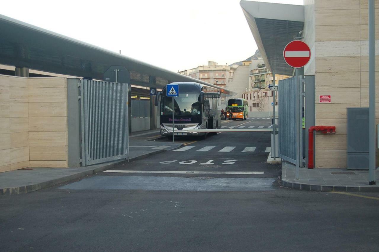 Terminal Bus Cairoli Bed & Breakfast Palermo Exterior photo